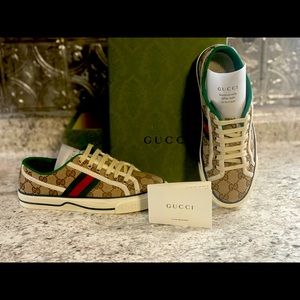 Barely worn Gucci sneakers original 600